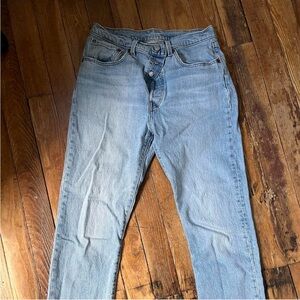 Women’s Light Wash Levi 501s